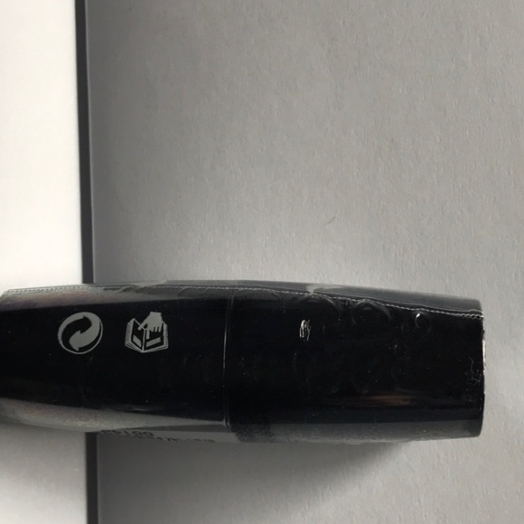 Yves Rocher, all natural ingredients creamy eyeshadow stick in black - Picture 4 of 4